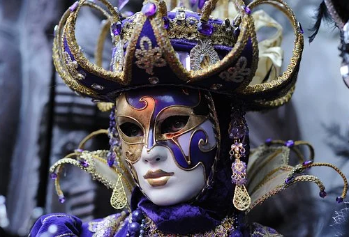 复数:disguises现在分词:disguising过去式:disguised过去分词