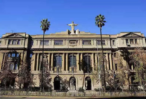 智利天主教大学相当于国内什么大学.jpg